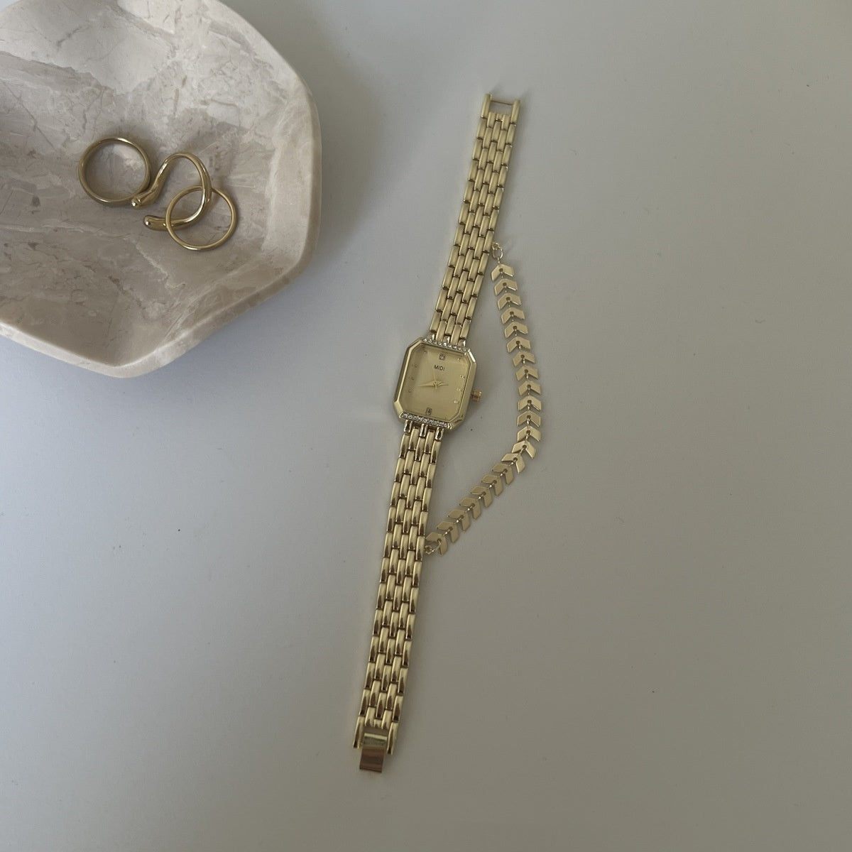 Montre à quartz simple pour femme avec bracelet tendance