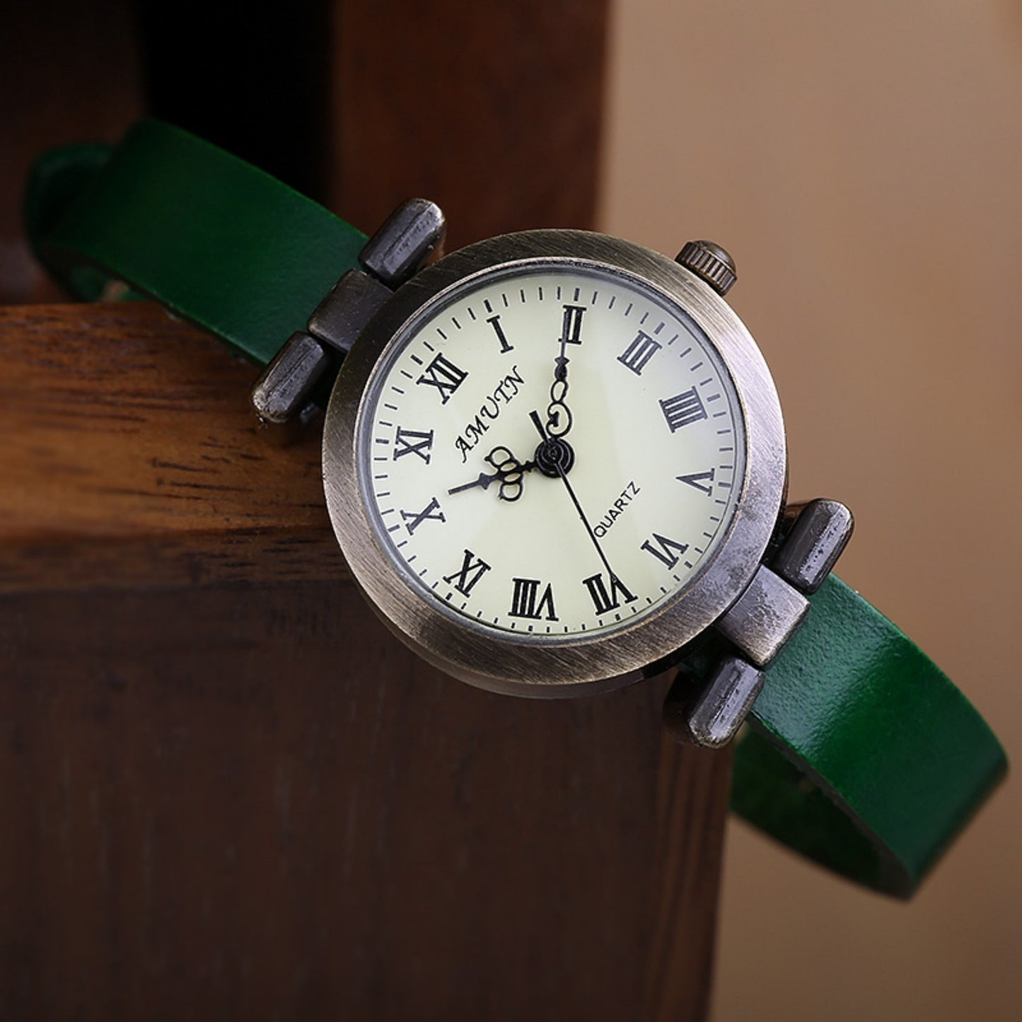 Montre à quartz rétro pour femme avec motif forêt de littérature japonaise