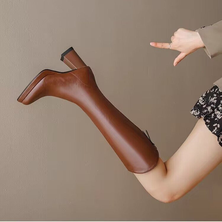 Elegant And Comfortable Long V Cut Women's Boots