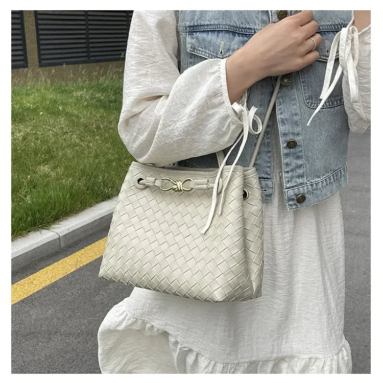 High end, large capacity handbag, women's simple woven bag, practical and versatile single shoulder crossbody bag