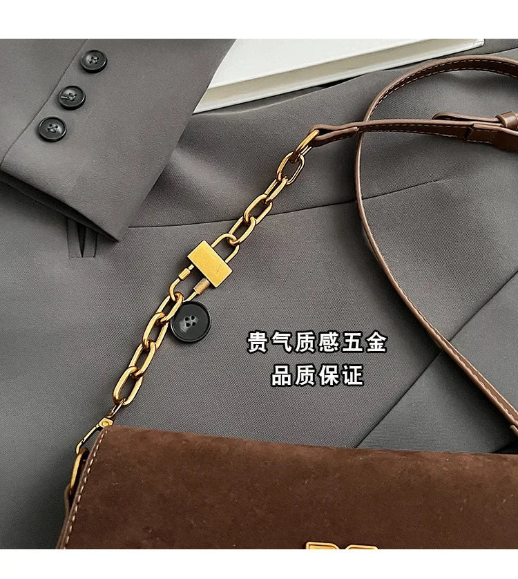 French niche 2024 new bag autumn and winter retro shoulder armpit senior fashion crossbody bag simple small square bag