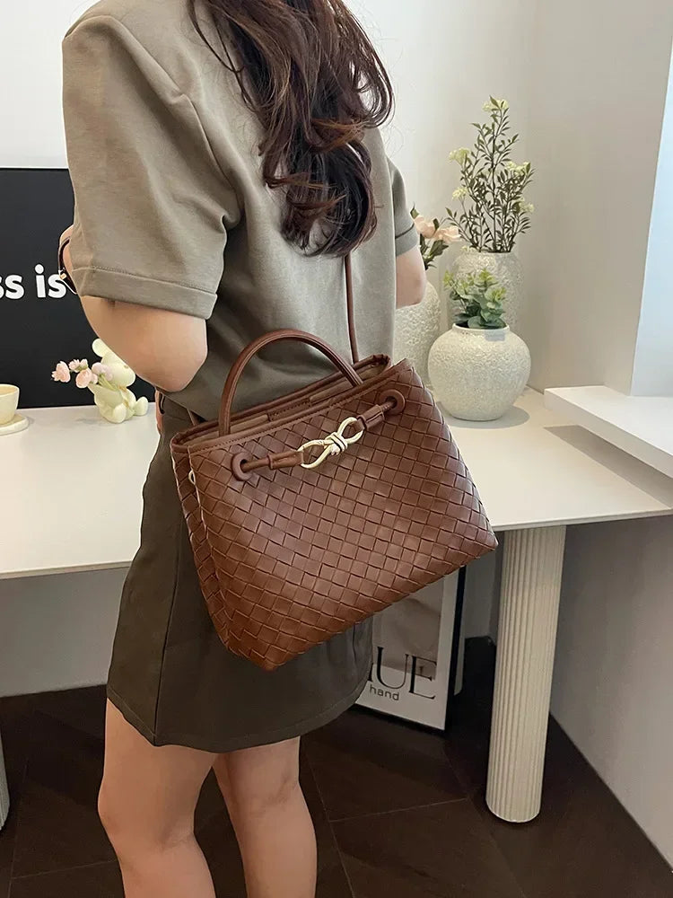 High end, large capacity handbag, women's simple woven bag, practical and versatile single shoulder crossbody bag