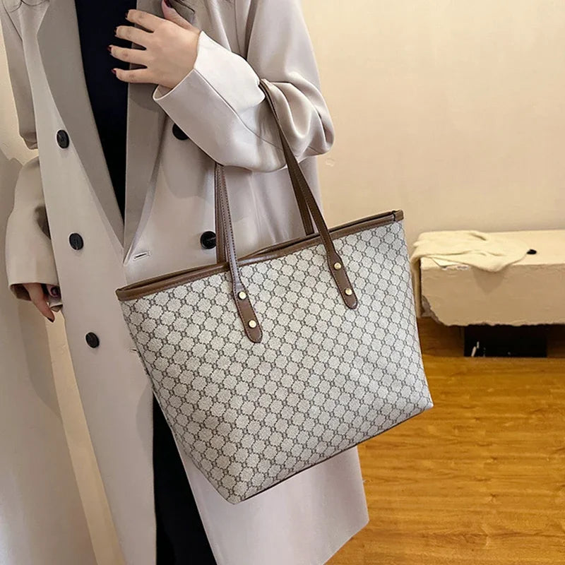 2024 New Crossbody Female Pleated Large Capacity Fashion Korean Solid Colour Small Fresh Knot Shoulder Strap Small Bag Female