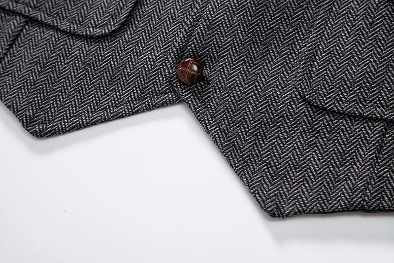 Men's Retro Lapel Chain Vest Fashion Herringbone Coarse Tweed Pockets Suit Vest British Casual Vintage Gentleman Leisure Party