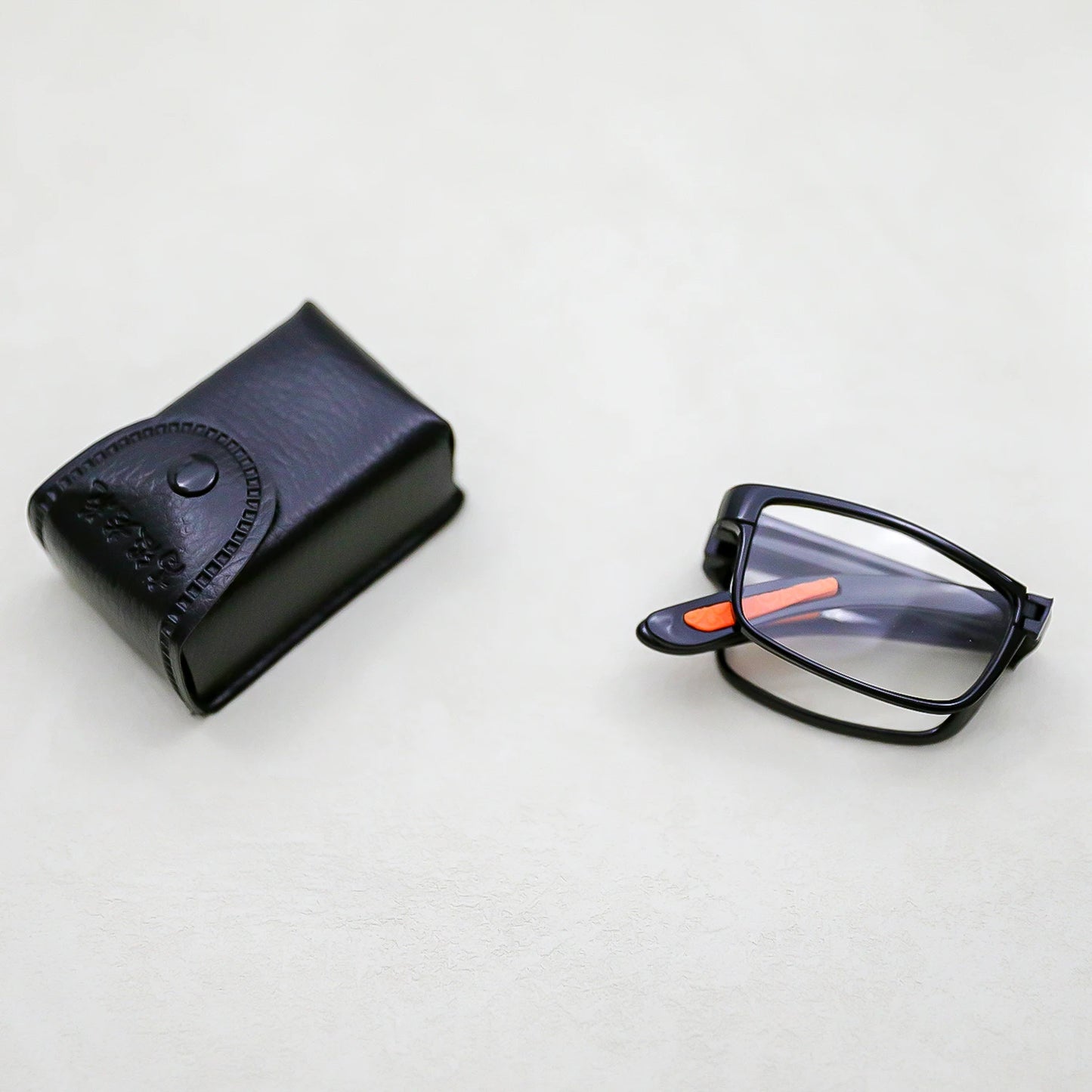 Foldable Reading Glasses for Men Women Classical Eyeglasses Comfortable Wearing Convenient Carry Gift Glasses Case