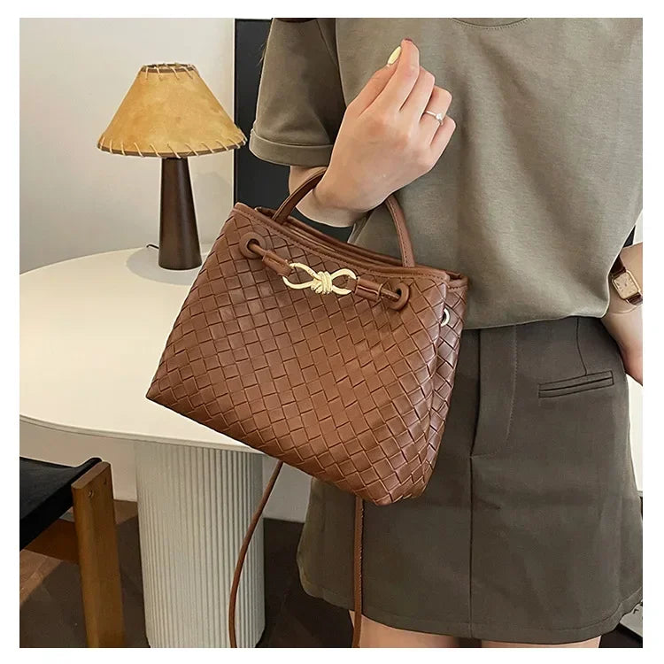 High end, large capacity handbag, women's simple woven bag, practical and versatile single shoulder crossbody bag