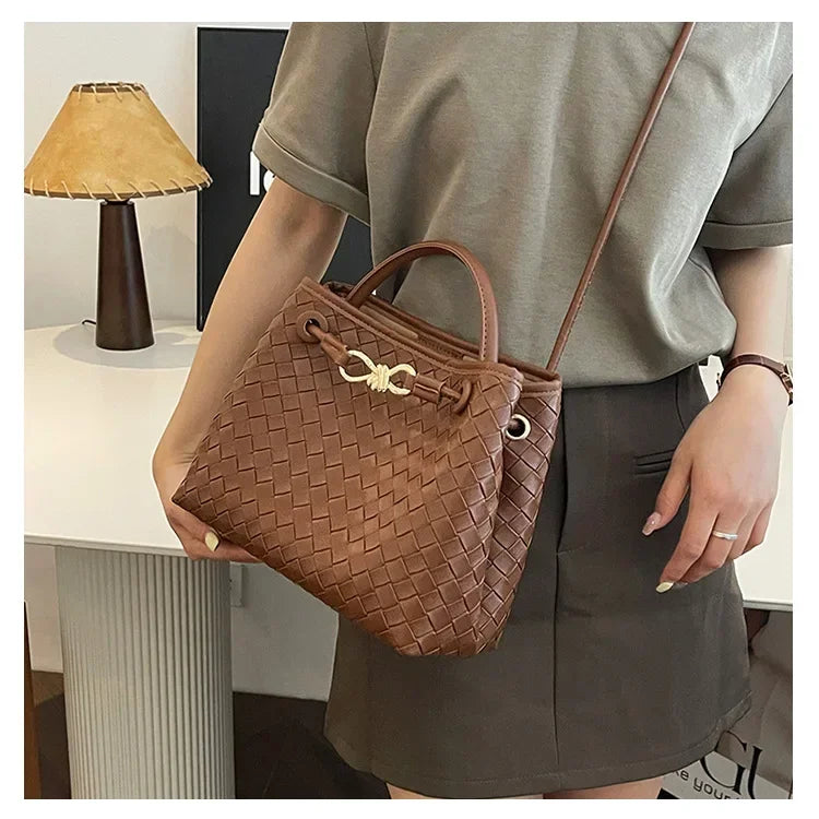 High end, large capacity handbag, women's simple woven bag, practical and versatile single shoulder crossbody bag