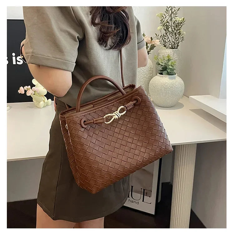 High end, large capacity handbag, women's simple woven bag, practical and versatile single shoulder crossbody bag