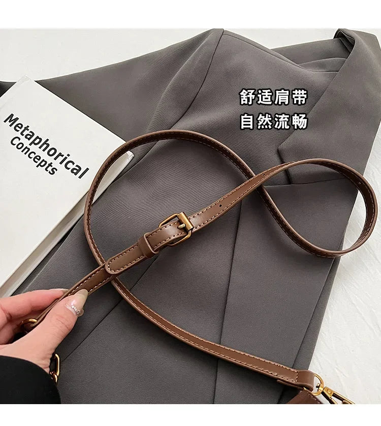 French niche 2024 new bag autumn and winter retro shoulder armpit senior fashion crossbody bag simple small square bag