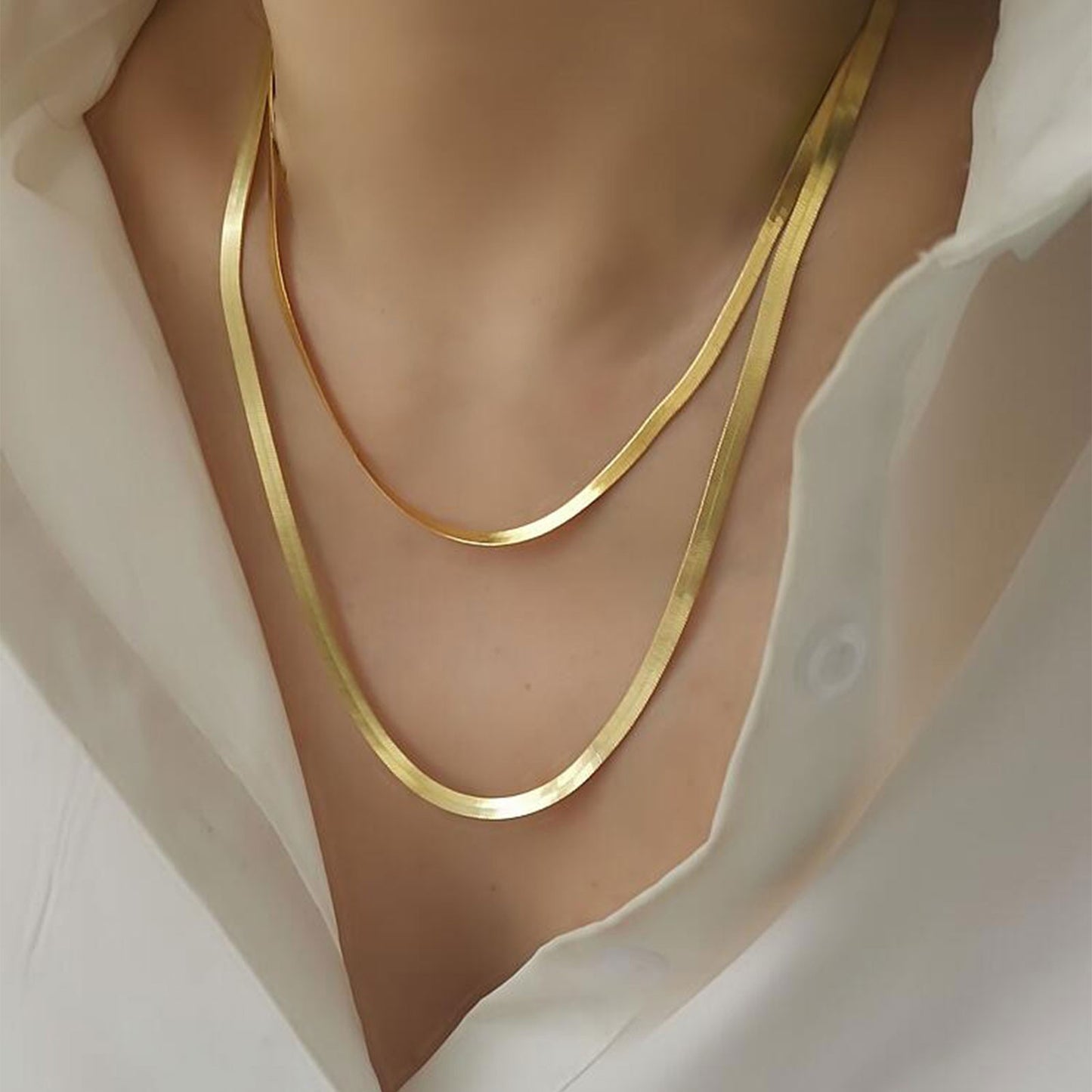 Un collier chaîne plaquée or chaîne en os clavicule collier pour femme collier simple à la mode pour collier de perles avec breloques