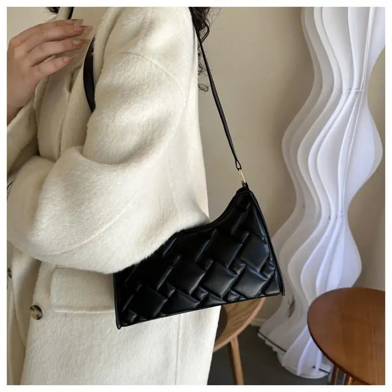 Retro Fashion Underarm Bag Niche Portable Leather Shoulder Bag For Women High-End Texture Solid Color Crescent Handbags 2023 New