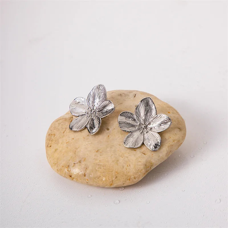 Boucles d'oreilles à tige hypoallergéniques élégantes en forme de fleur vintage en acier inoxydable plaqué or vintage de qualité supérieure pour femmes, cadeaux de fête de mariage