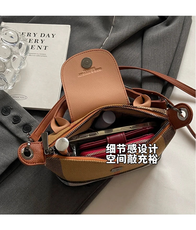 European and American Fashion Women's Bag 2024 New Check Pattern Bag Handheld Dumpling Bag Handheld Crossbody Bag