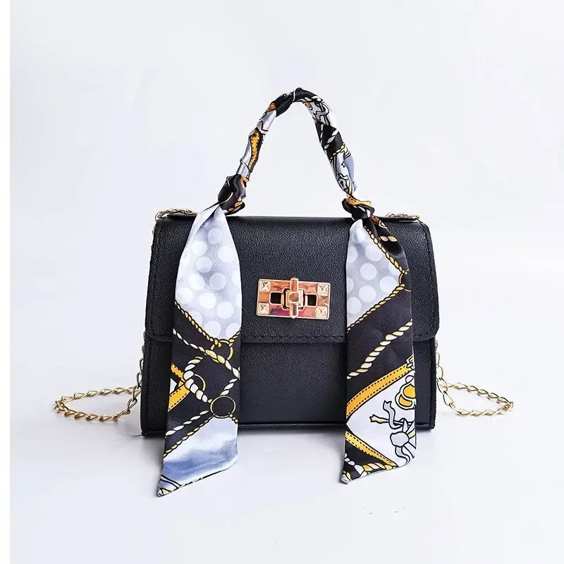 2023 New Fashion Niche Square Patterned Embossed Scarf Decoration V-pattern Tassel Lock Chain Single Shoulder Small Square Bag