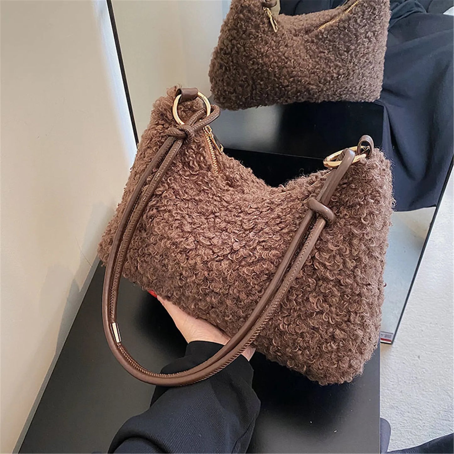 New Autumn Winter Lambswool Shoulder Crossbody Bag For Women Large Capacity Plush Handbag Fashion Messenger Bag Casual Hobo Bag