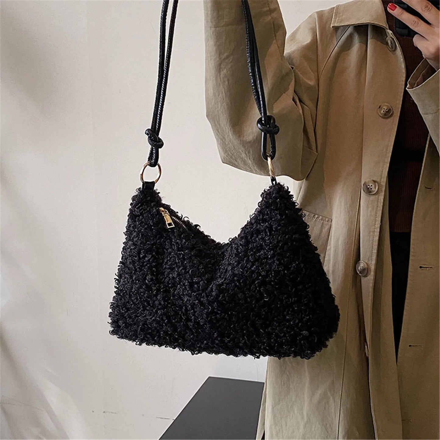 New Autumn Winter Lambswool Shoulder Crossbody Bag For Women Large Capacity Plush Handbag Fashion Messenger Bag Casual Hobo Bag