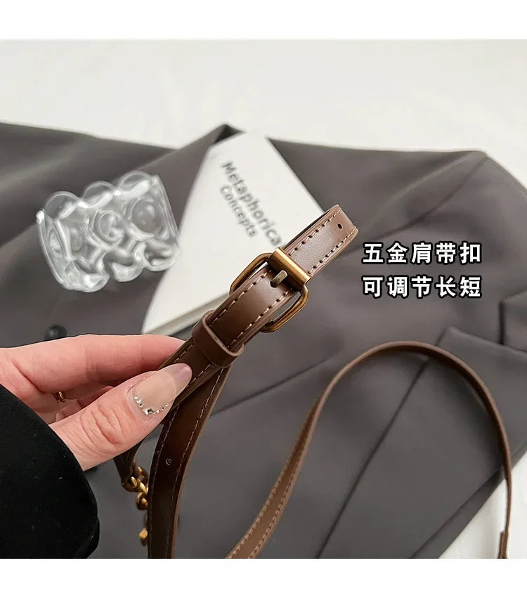 French niche 2024 new bag autumn and winter retro shoulder armpit senior fashion crossbody bag simple small square bag