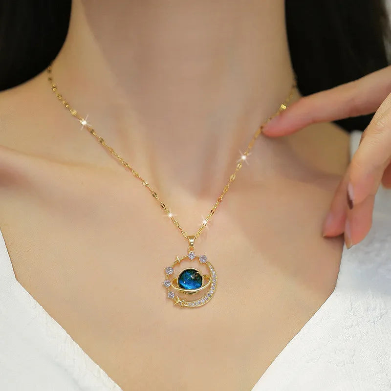 Collier pendentif planète lune en zircon incrusté de luxe pour femme en acier titane papillon goutte d'eau chaîne de clavicule bijoux de charme