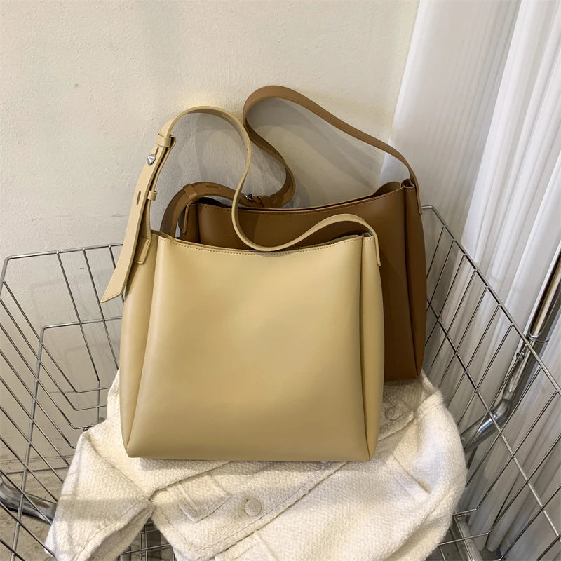 LEFTSIDE Fashion Leather Tote Bag For Women 2023 Tend Female Simple Large High Capacity Shoulder Side Bag Handbags And Purses