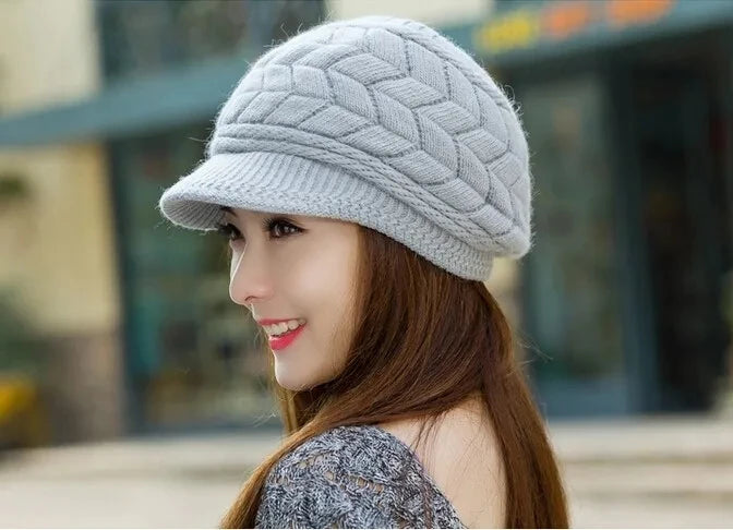 Vente chaude femmes chapeau d'hiver en peluche fourrure doublé garder au chaud bonnet mode fourrure de lapin tricoté chapeaux pour femme en plein air casquette résistant au froid