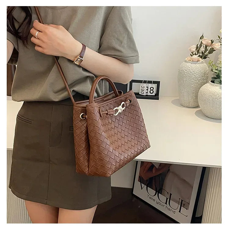 High end, large capacity handbag, women's simple woven bag, practical and versatile single shoulder crossbody bag