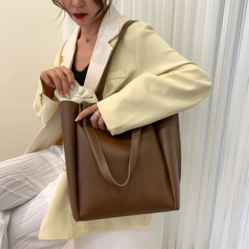 Sac fourre-tout décontracté en cuir souple de haute qualité pour femme, couleur unie, grande capacité, sac à bandoulière simple avec poche extérieure