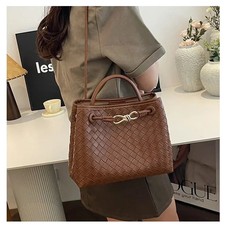 High end, large capacity handbag, women's simple woven bag, practical and versatile single shoulder crossbody bag