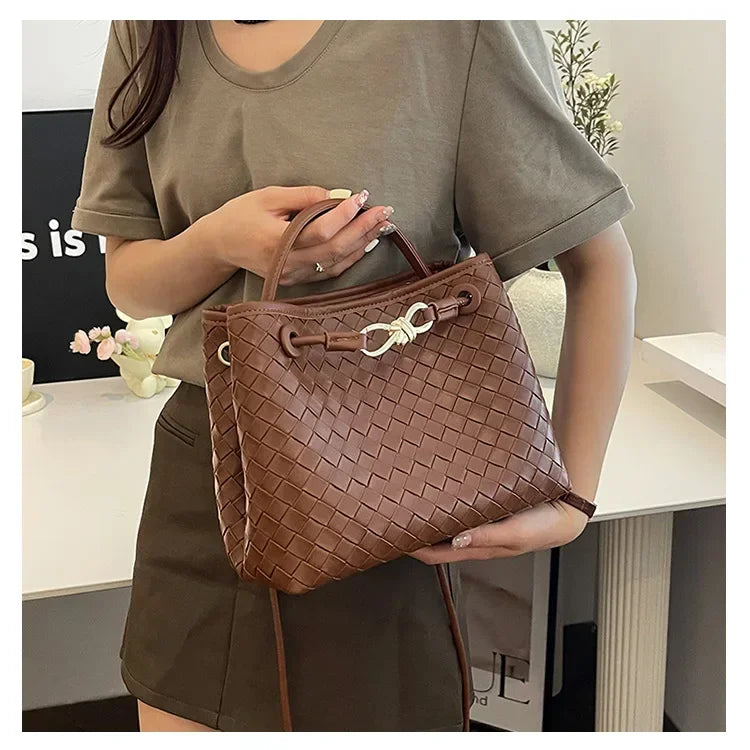 High end, large capacity handbag, women's simple woven bag, practical and versatile single shoulder crossbody bag