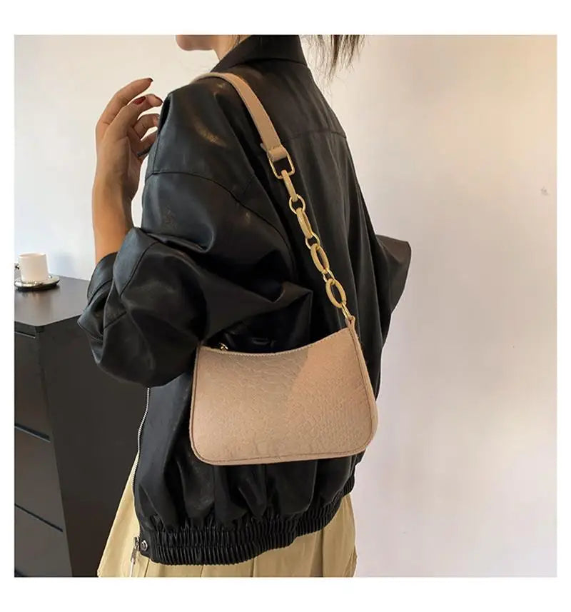 Autumn New Fashion Trend Simple Shoulder Bag Casual Crossbody Bag Retro Underarm Bag Design Advanced Texture Armpit Handbags