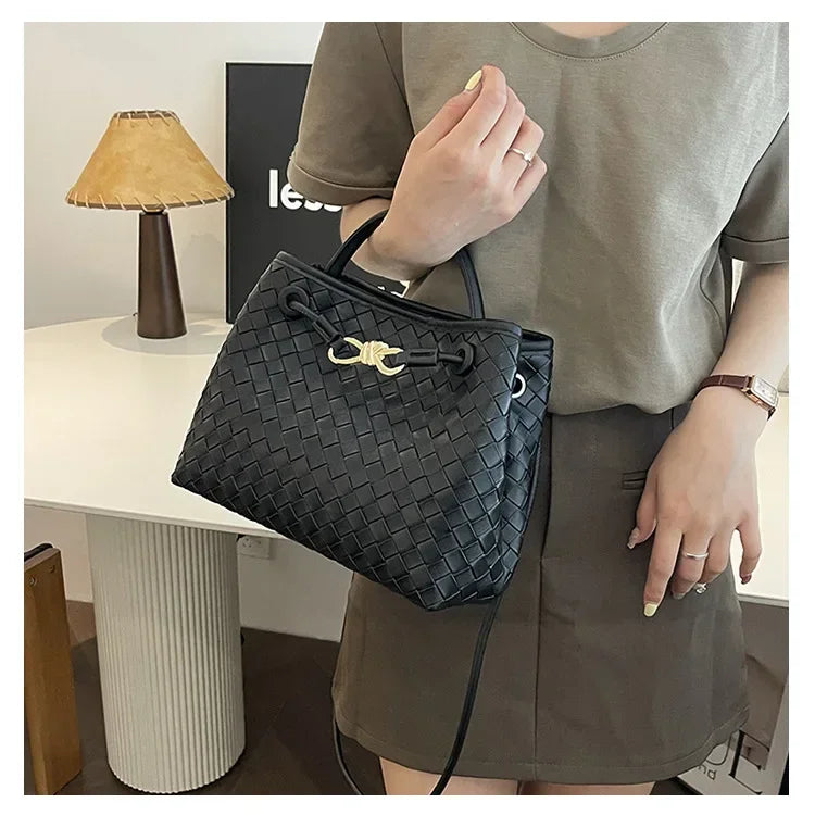 High end, large capacity handbag, women's simple woven bag, practical and versatile single shoulder crossbody bag