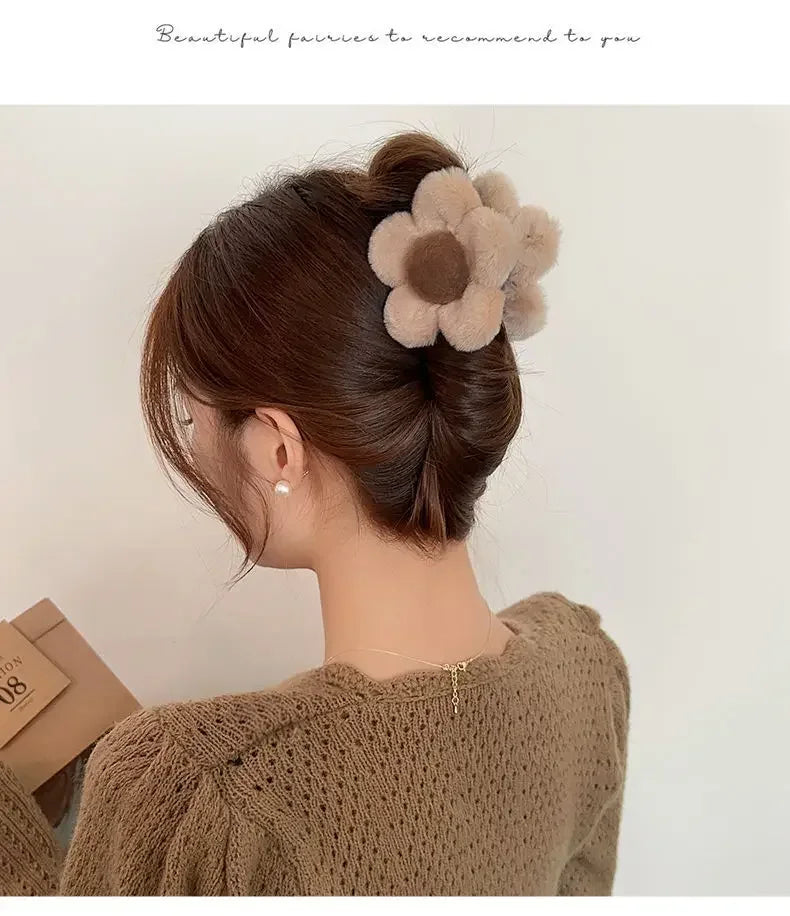 Fashionable Autumn and Winter Large Shark Clip Plush Flower Hair Clip Simple Hair  Crab Claw Hair Accessories