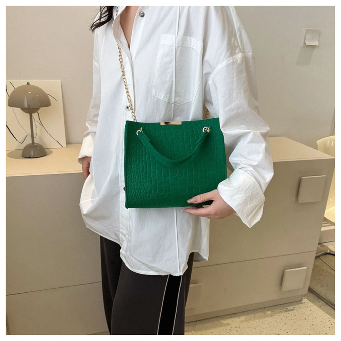 Chic Chain Handbag Versatile Crossbody Tote Trendy Chain Shoulder Bag Fashionable Tote Bag Chain Crossbody Casual Shoulder Bag