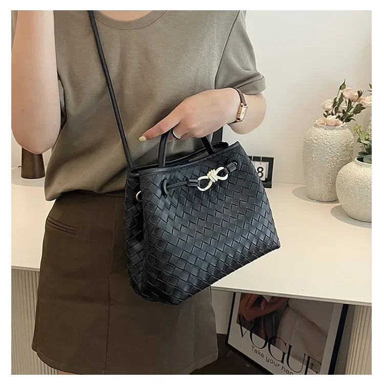 High end, large capacity handbag, women's simple woven bag, practical and versatile single shoulder crossbody bag