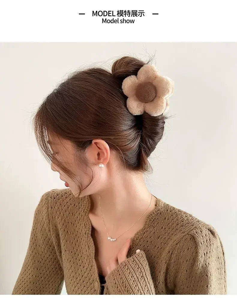 Fashionable Autumn and Winter Large Shark Clip Plush Flower Hair Clip Simple Hair  Crab Claw Hair Accessories