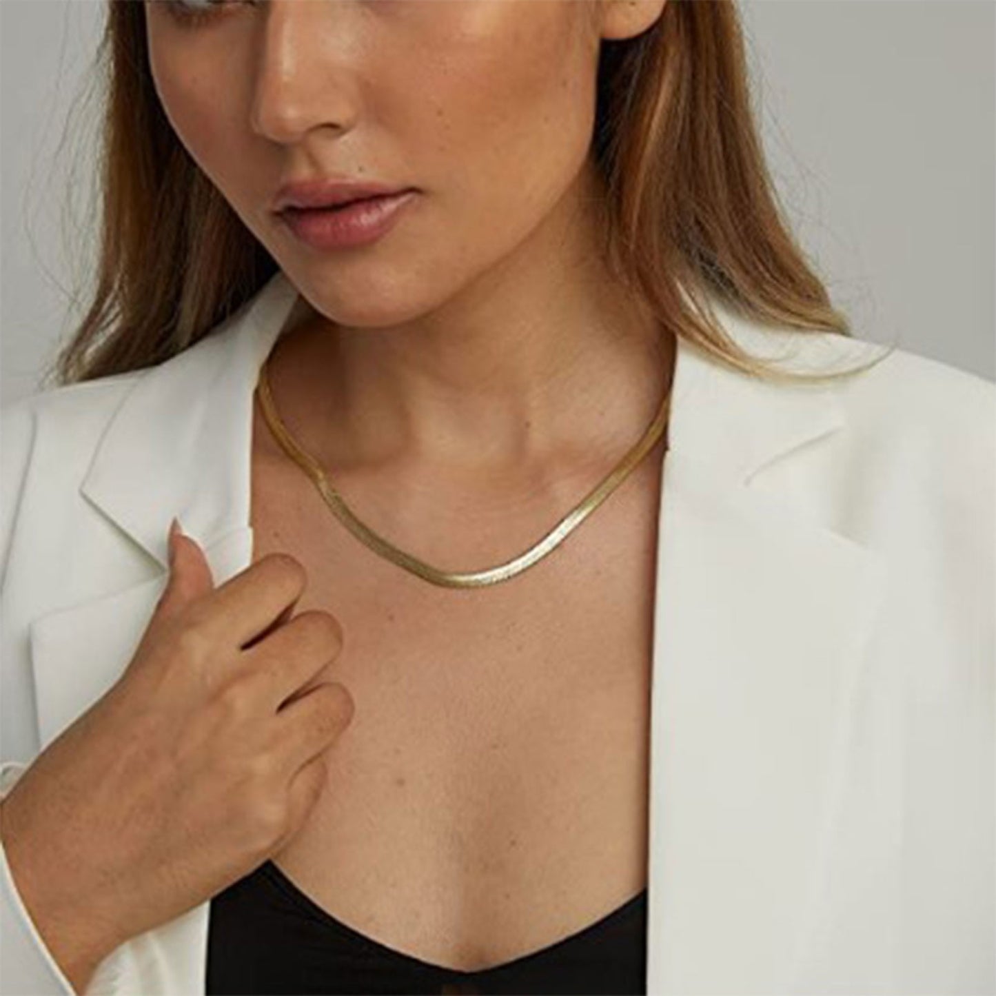 Un collier chaîne plaquée or chaîne en os clavicule collier pour femme collier simple à la mode pour collier de perles avec breloques