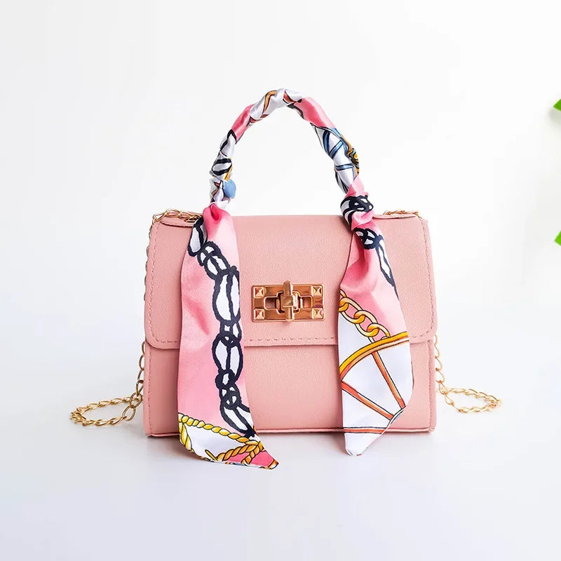 2023 New Fashion Niche Square Patterned Embossed Scarf Decoration V-pattern Tassel Lock Chain Single Shoulder Small Square Bag