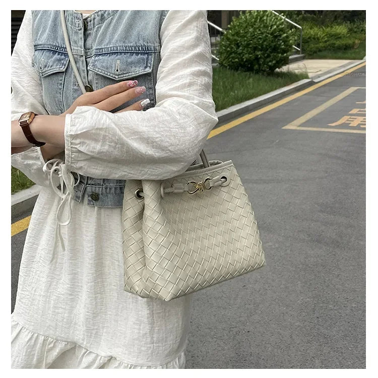 High end, large capacity handbag, women's simple woven bag, practical and versatile single shoulder crossbody bag