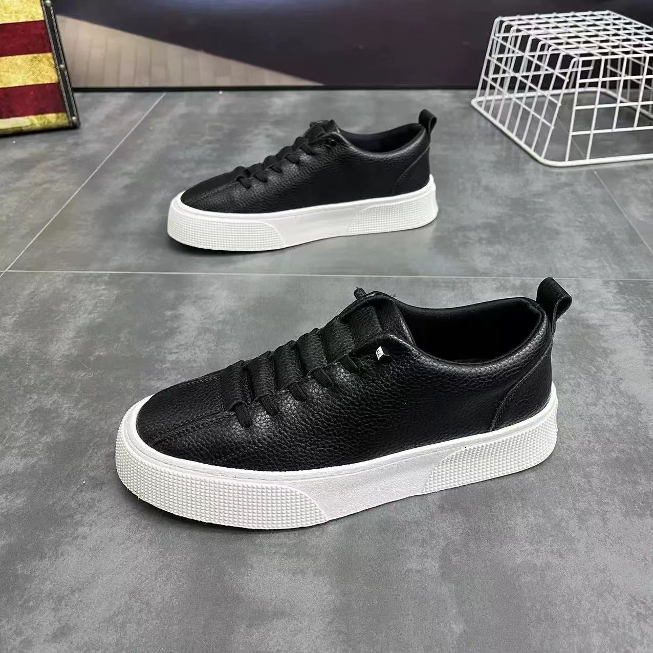 Men's Minimalist Low Cut Sports And Leisure Shoes